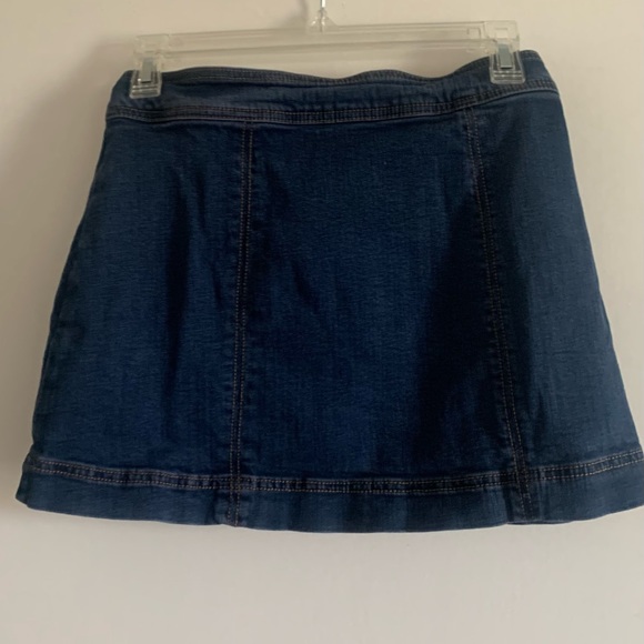 Free People Denim Keep on Rocking Asymmetical Button Up Skirt size 0 - Picture 7 of 10
